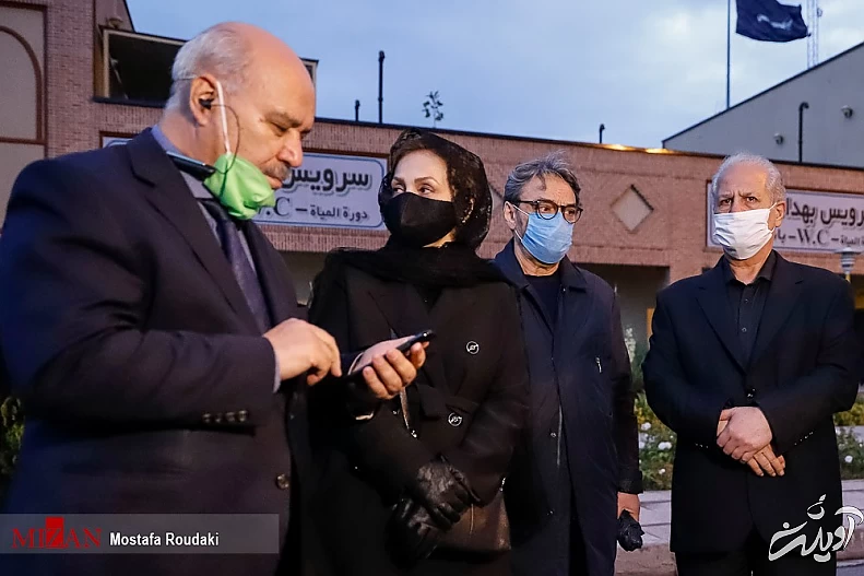 (تصاویر) همسر و فرزندان محمدرضا شجریان در مراسم وداع با پیکر استاد